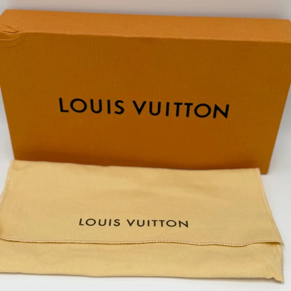 Louis Vuitton Poudre Empriente Sarah Wallet w/ Chain Blush Pink - Picture 14 of 16